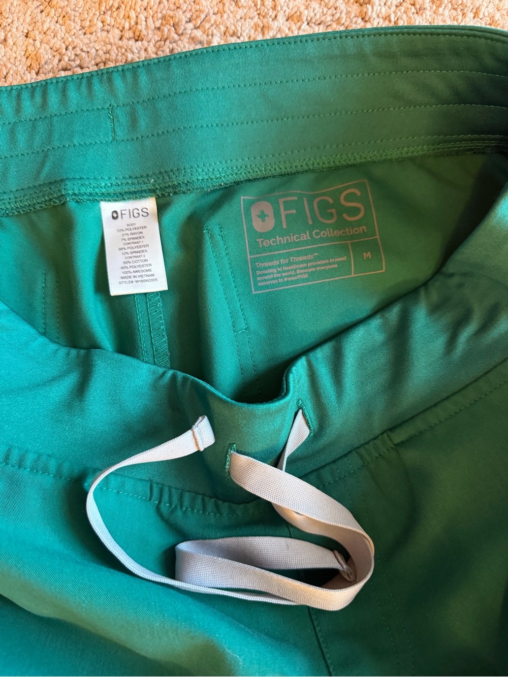 Figs Women's Green V-Neck Scrub Top & Drawstring Joggers - Picture 3 of 5